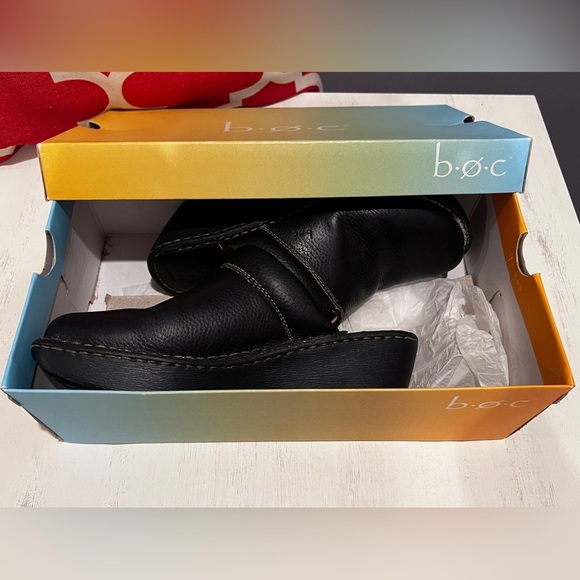 b.o.c. Women's Black Slip-On Clogs - Picture 7 of 8